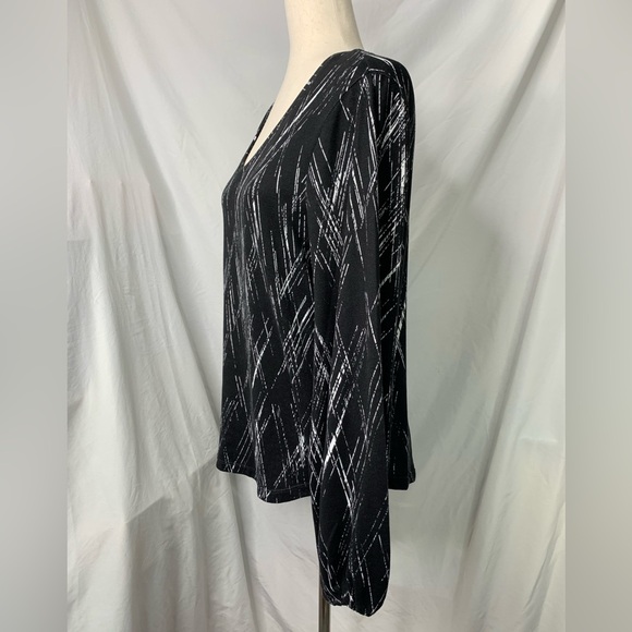3/$20 Simply Vera Vera Wang Women’s Patterned V Neck Sweater Size Large - Picture 2 of 12